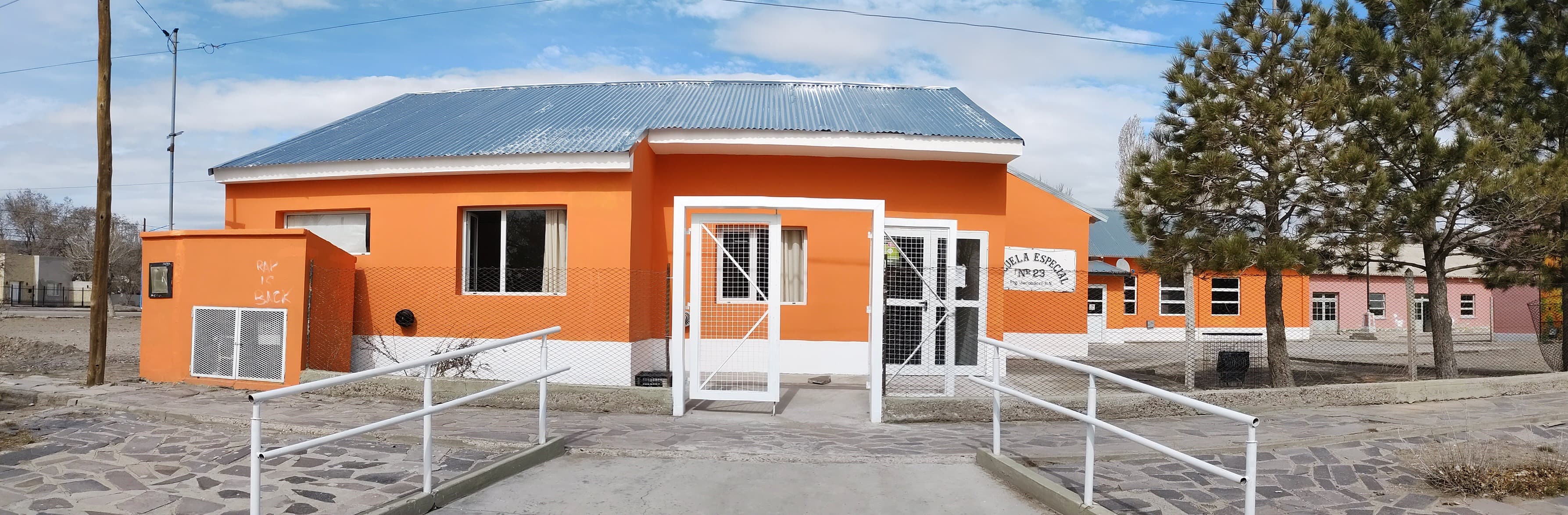 Frente de la Escuela Especial N 23